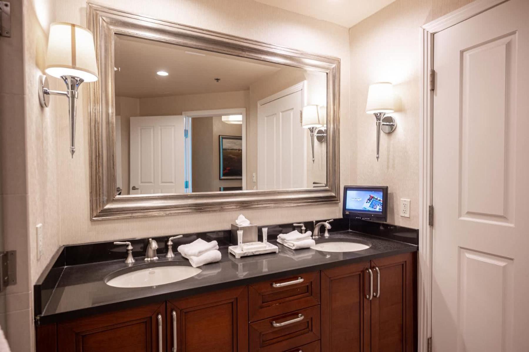 No Resort Fee Strip View Suite + Free Valet+ Pool Лас-Вегас Экстерьер фото