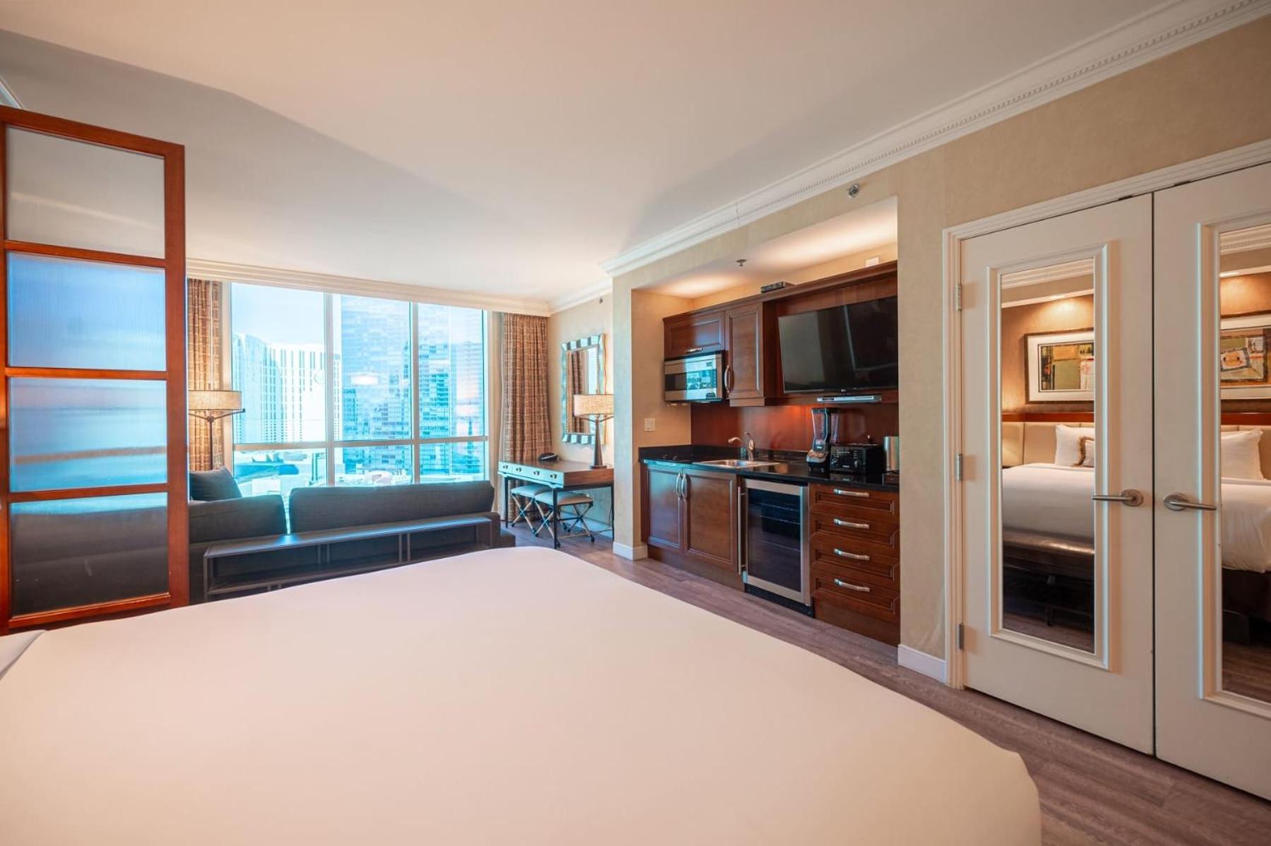 No Resort Fee Strip View Suite + Free Valet+ Pool Лас-Вегас Экстерьер фото