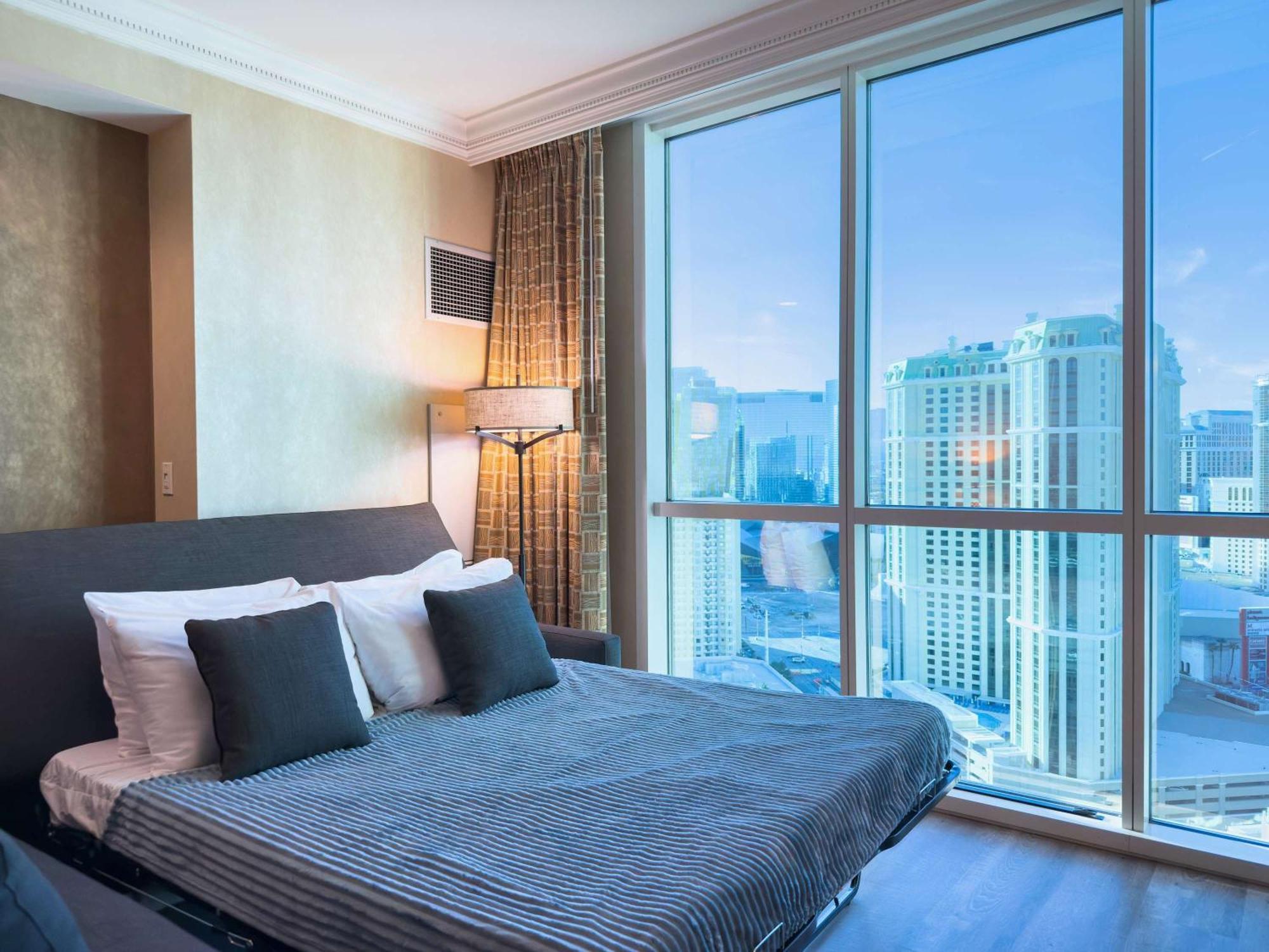 No Resort Fee Strip View Suite + Free Valet+ Pool Лас-Вегас Экстерьер фото